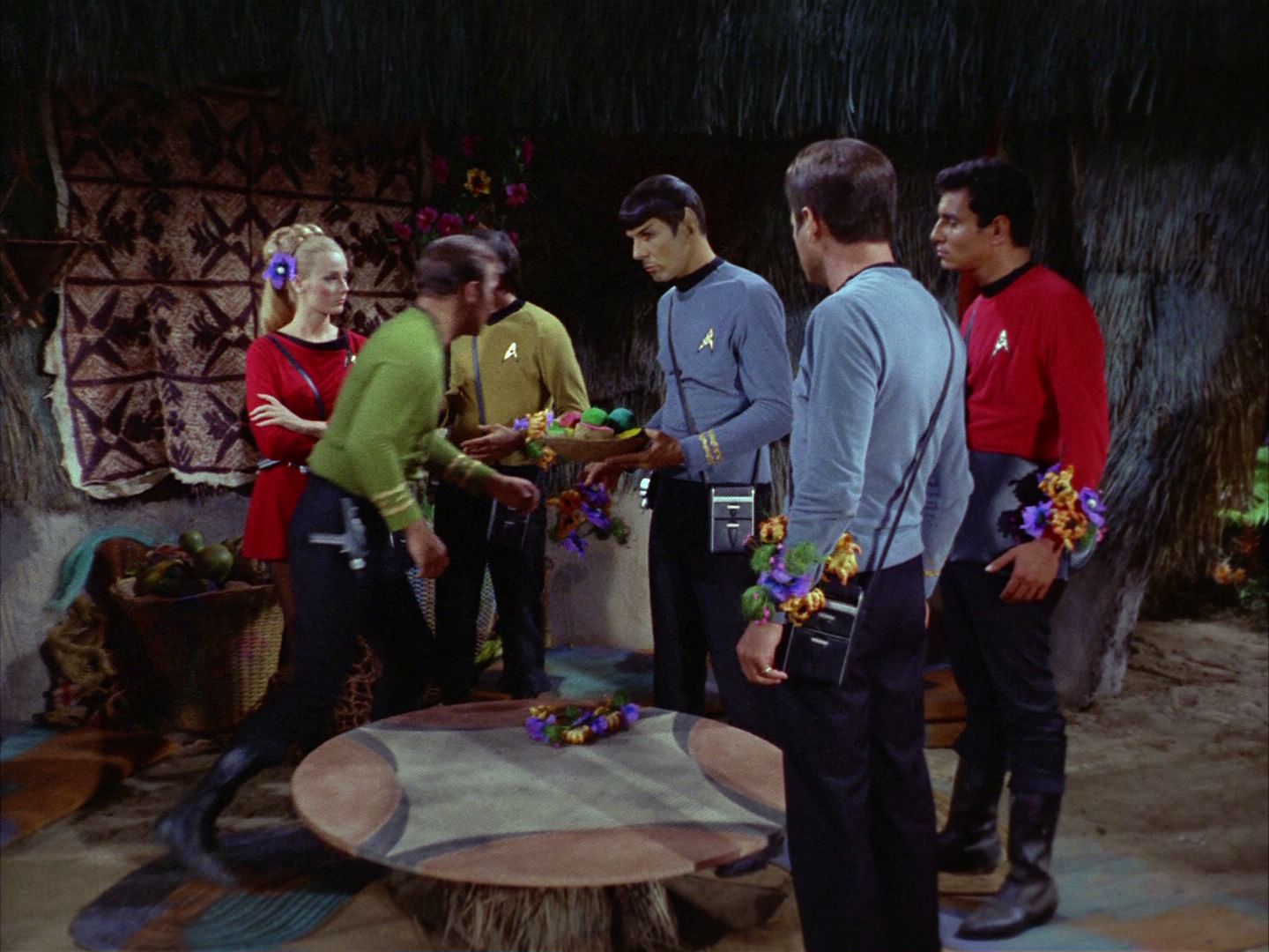 ariane179254_StarTrek_2x05_TheApple_0835.jpg