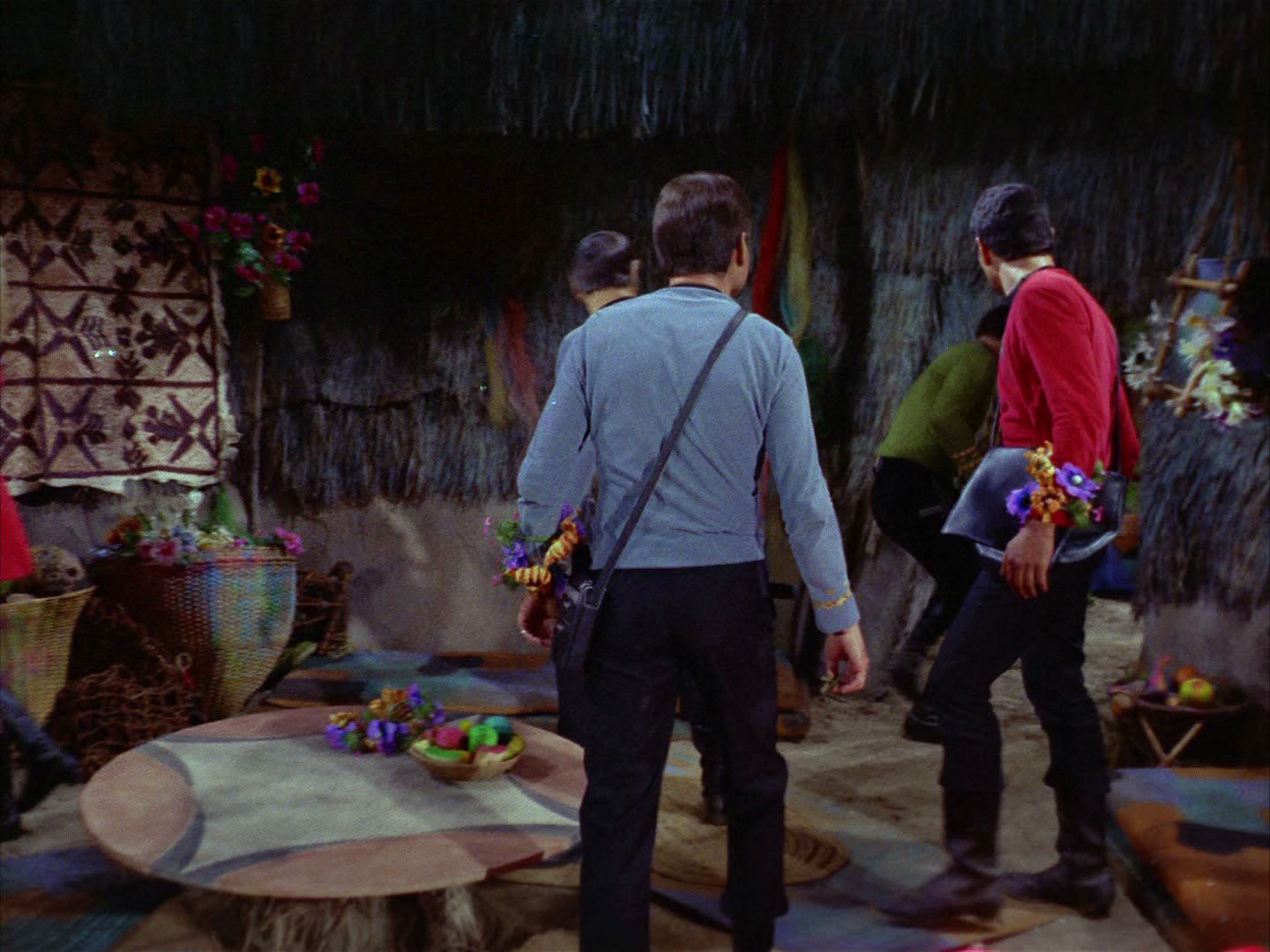ariane179254_StarTrek_2x05_TheApple_0836.jpg