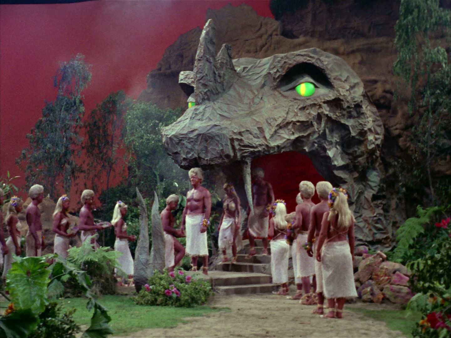 ariane179254_StarTrek_2x05_TheApple_0883.jpg