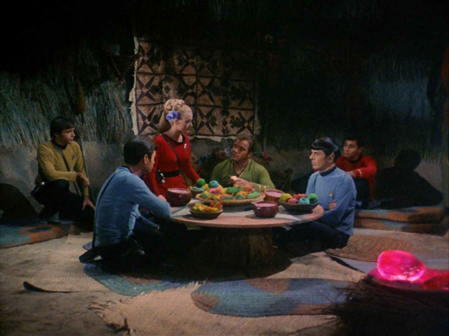 ariane179254_StarTrek_2x05_TheApple_0958.jpg