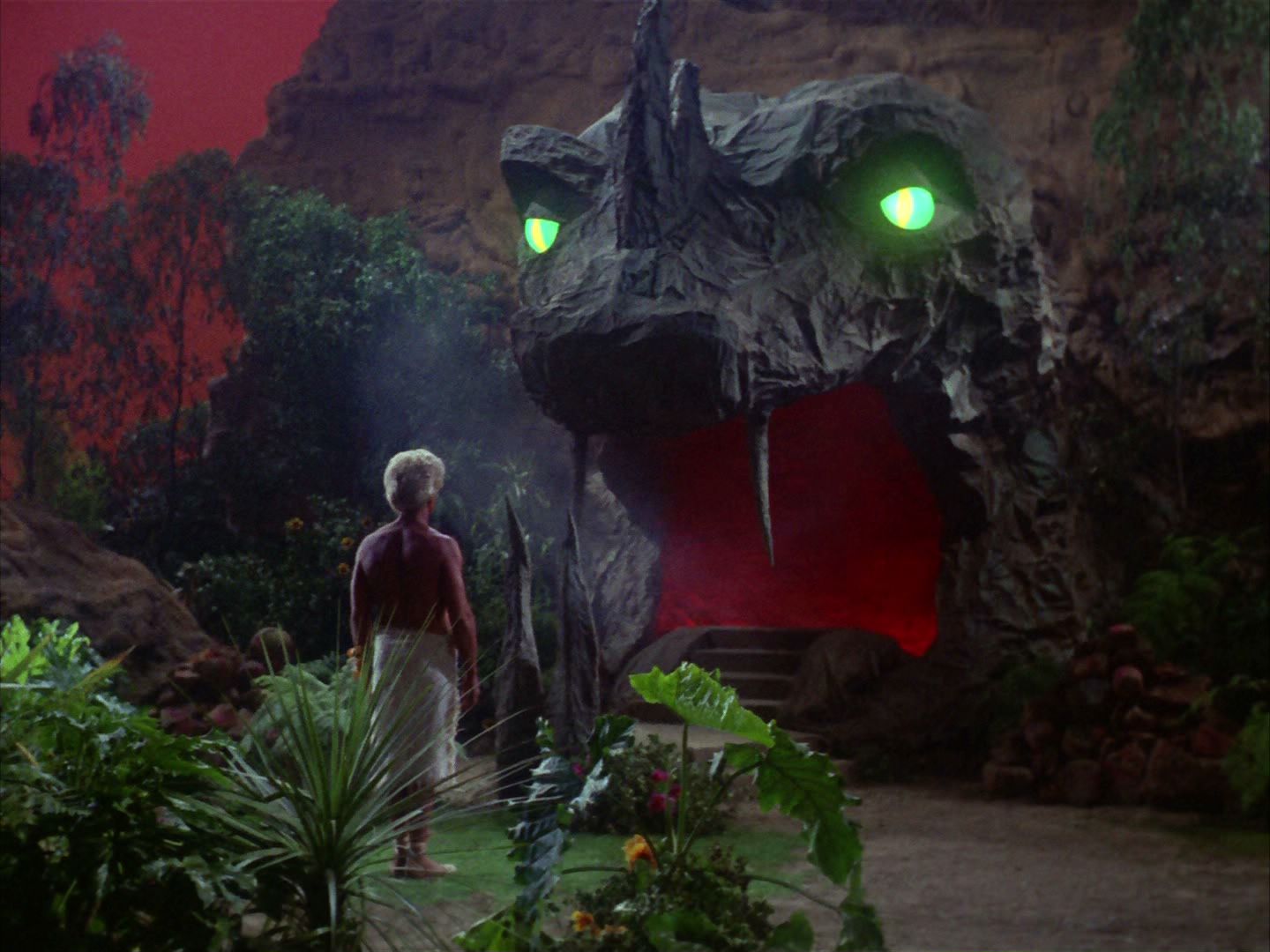 ariane179254_StarTrek_2x05_TheApple_1030.jpg