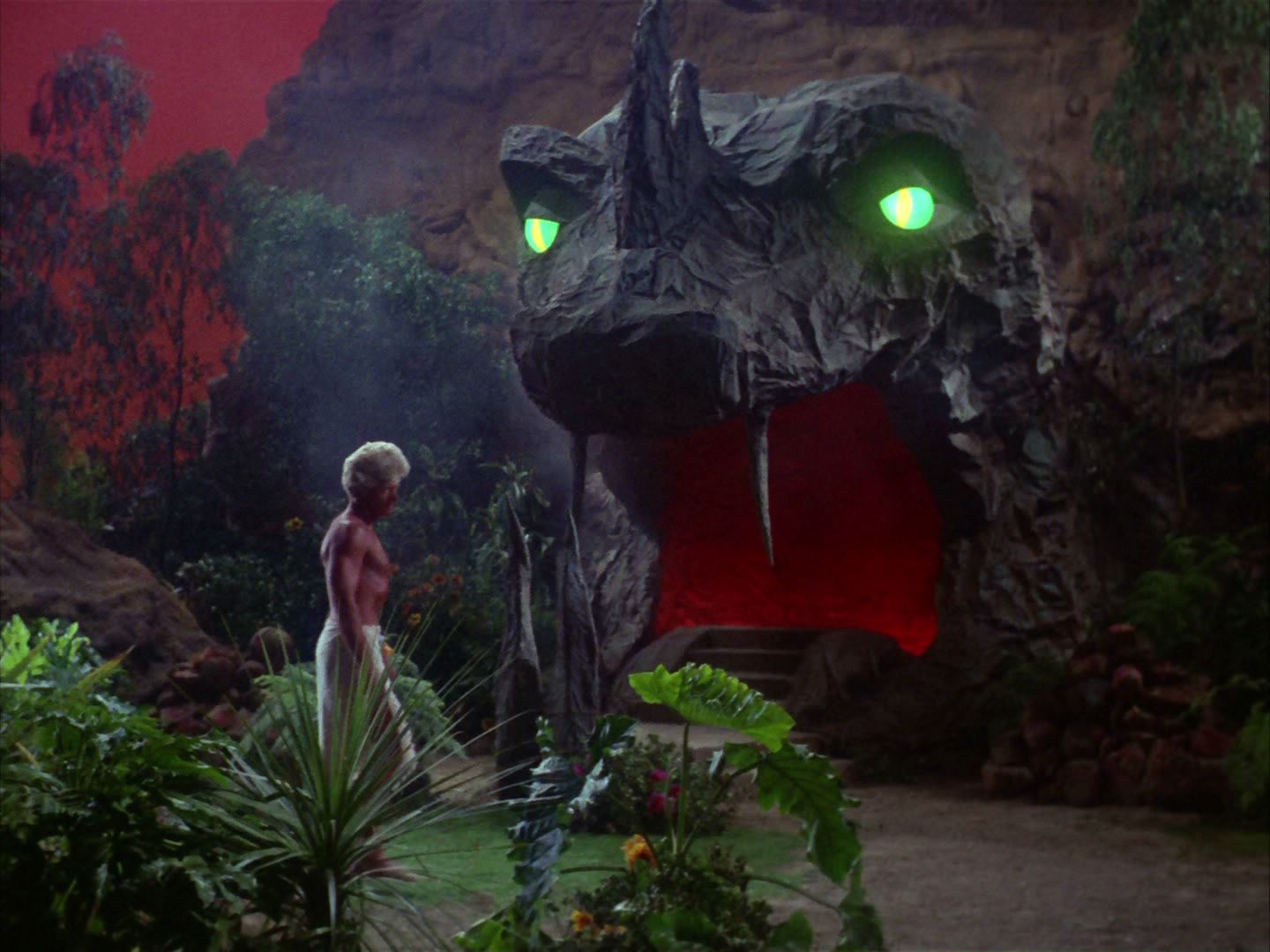 ariane179254_StarTrek_2x05_TheApple_1034.jpg