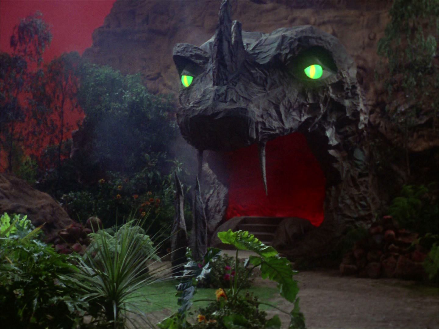 ariane179254_StarTrek_2x05_TheApple_1035.jpg
