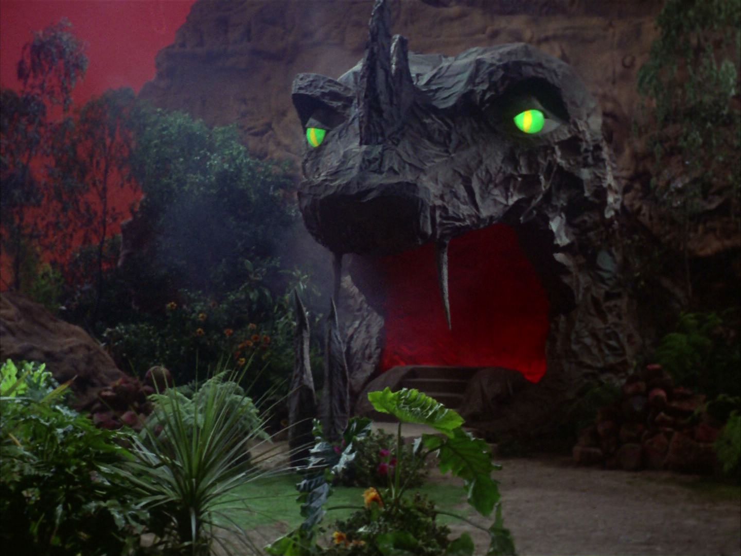 ariane179254_StarTrek_2x05_TheApple_1036.jpg