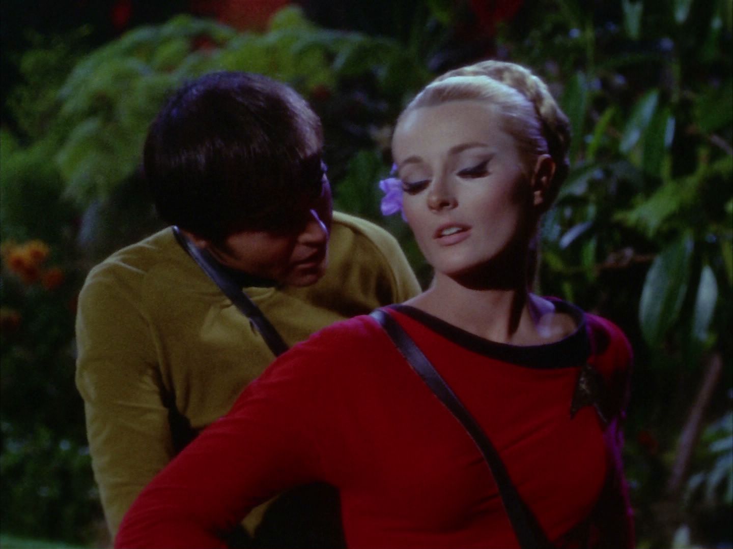 ariane179254_StarTrek_2x05_TheApple_1051.jpg