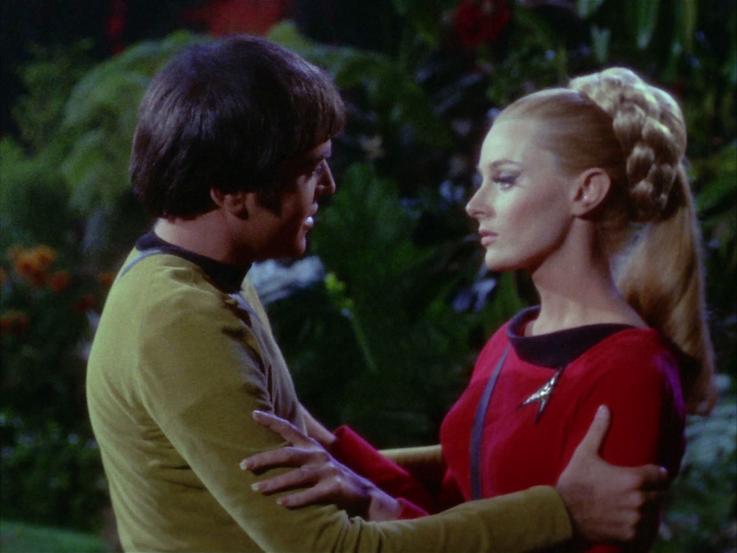 ariane179254_StarTrek_2x05_TheApple_1066.jpg