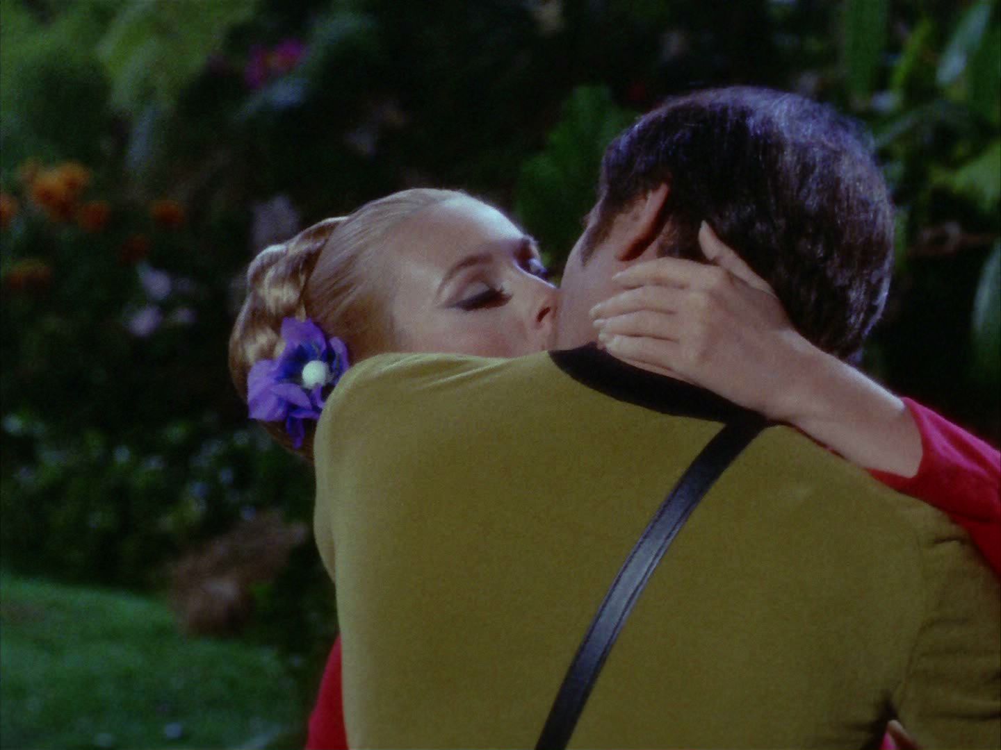 ariane179254_StarTrek_2x05_TheApple_1075.jpg