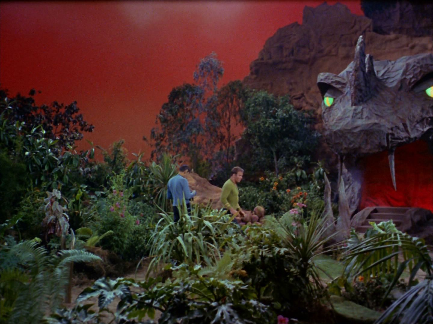 ariane179254_StarTrek_2x05_TheApple_1202.jpg