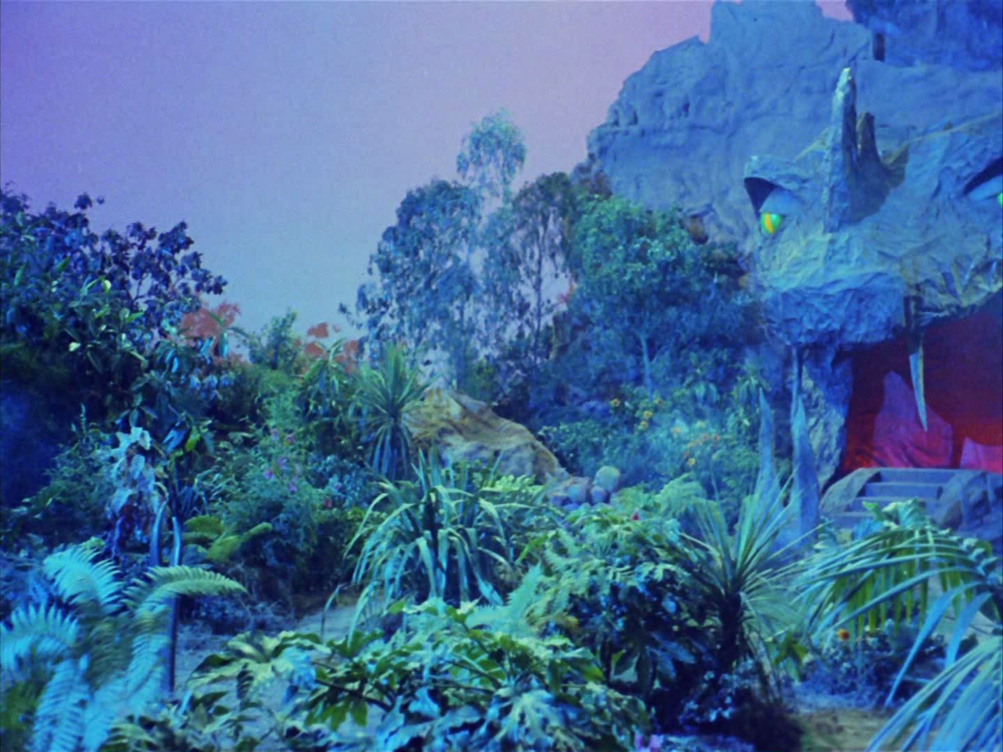 ariane179254_StarTrek_2x05_TheApple_1222.jpg
