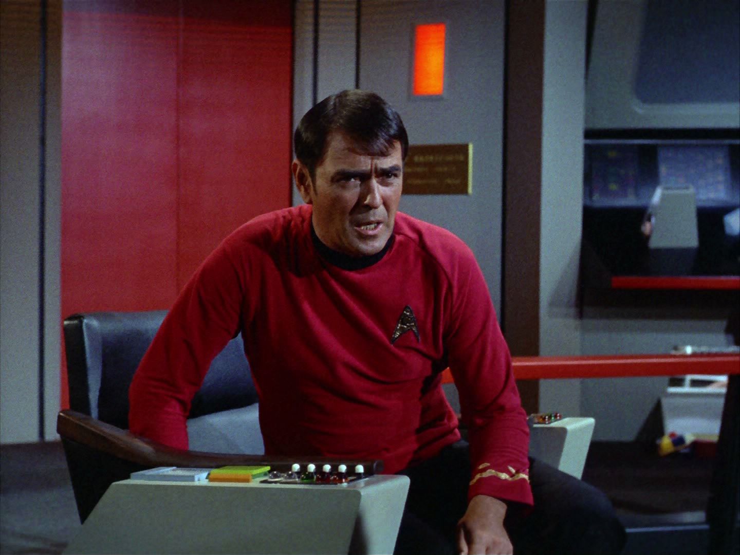 ariane179254_StarTrek_2x05_TheApple_1264.jpg