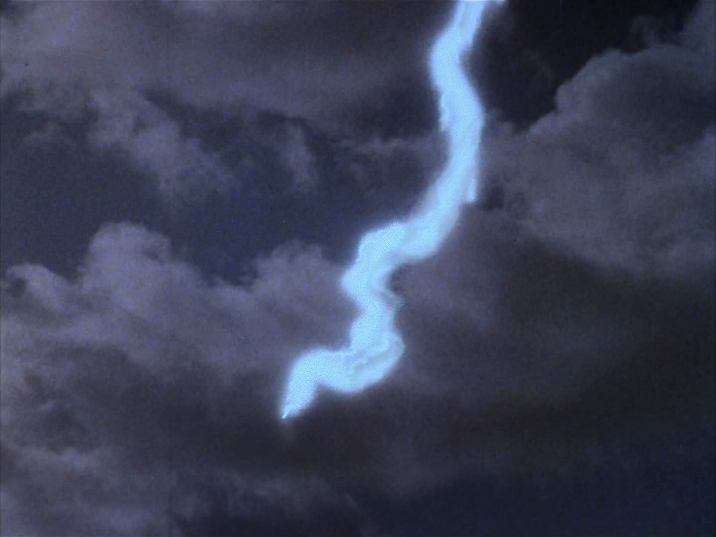 ariane179254_StarTrek_2x05_TheApple_1348.jpg