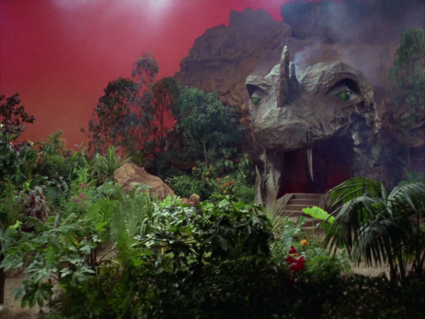 ariane179254_StarTrek_2x05_TheApple_1371.jpg