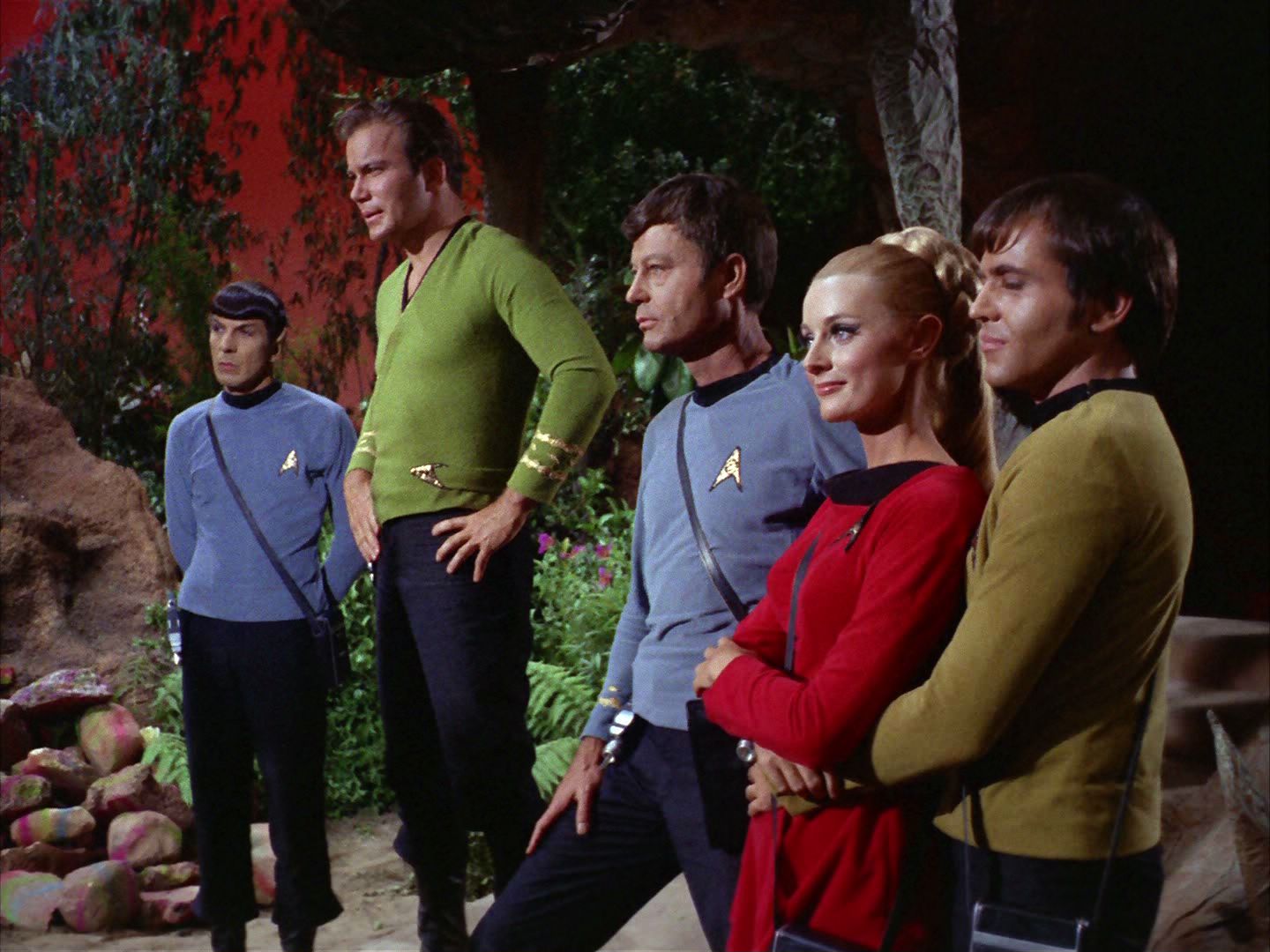 ariane179254_StarTrek_2x05_TheApple_1407.jpg