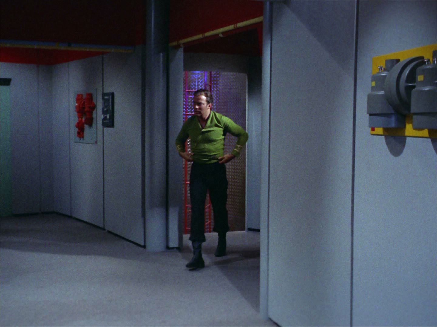 ariane179254_StarTrek_2x05_TheApple_1416.jpg
