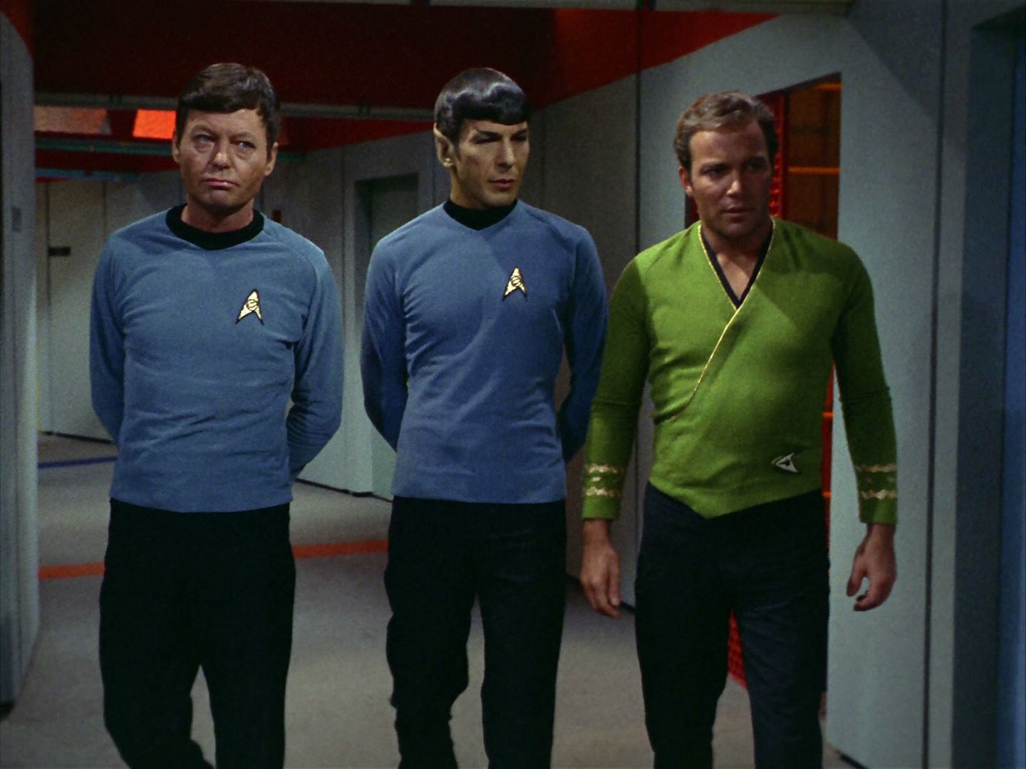 ariane179254_StarTrek_2x05_TheApple_1441.jpg