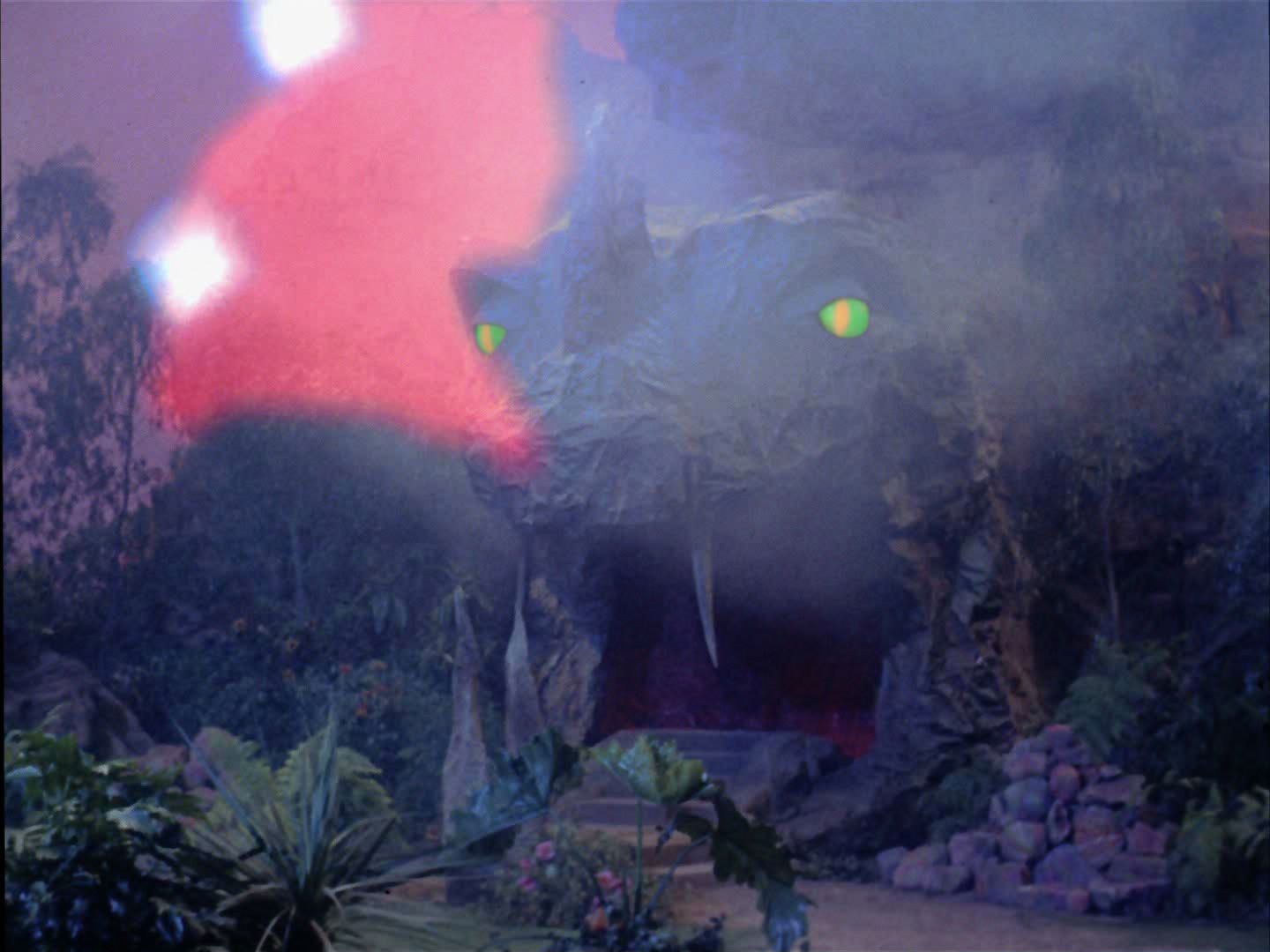 ariane179254_StarTrek_2x05_TheApple_TheNewEffects_0066.jpg