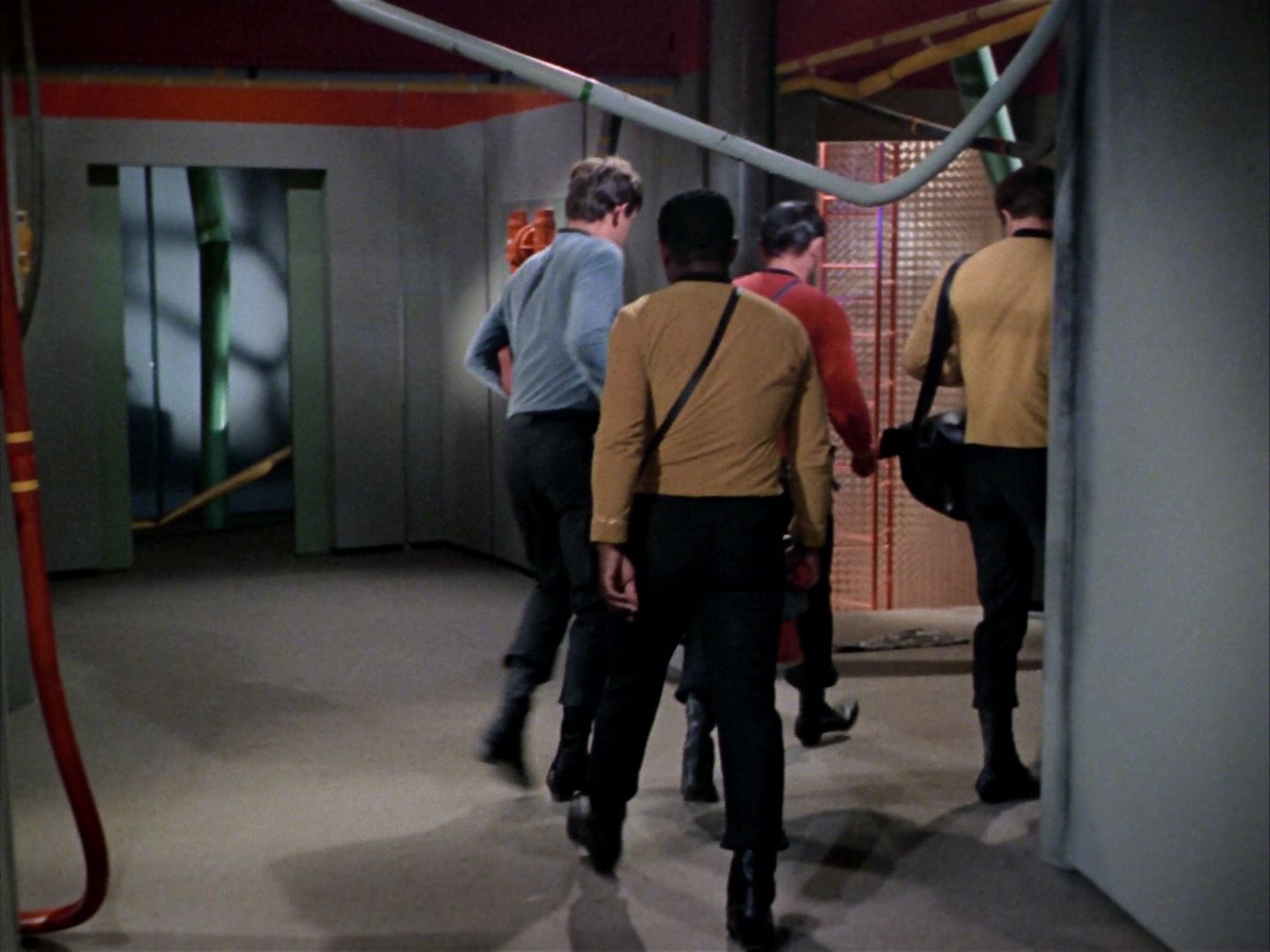 ariane179254_StarTrek_2x06_TheDoomsdayMachine_0401.jpg