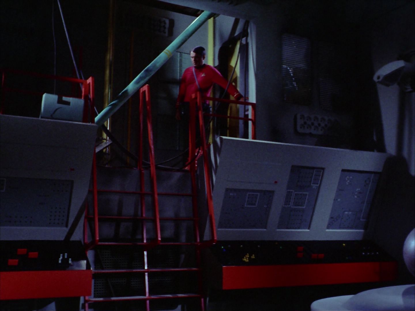 ariane179254_StarTrek_2x06_TheDoomsdayMachine_0417.jpg