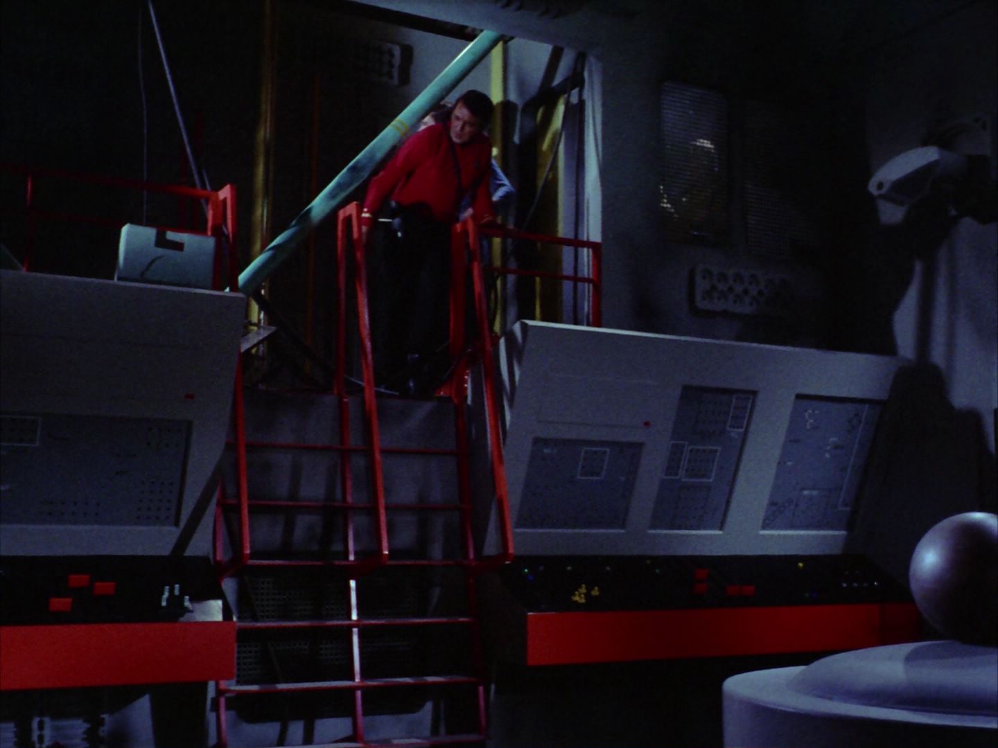 ariane179254_StarTrek_2x06_TheDoomsdayMachine_0420.jpg