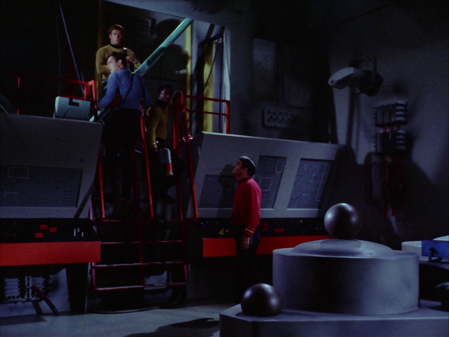 ariane179254_StarTrek_2x06_TheDoomsdayMachine_0428.jpg