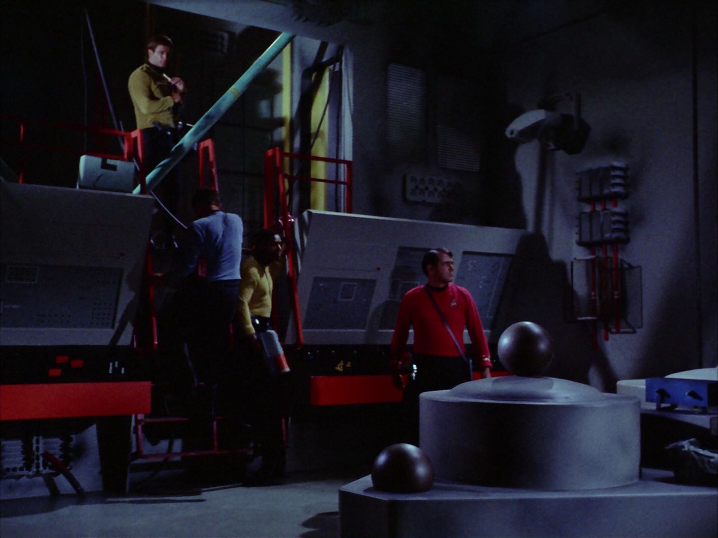 ariane179254_StarTrek_2x06_TheDoomsdayMachine_0430.jpg