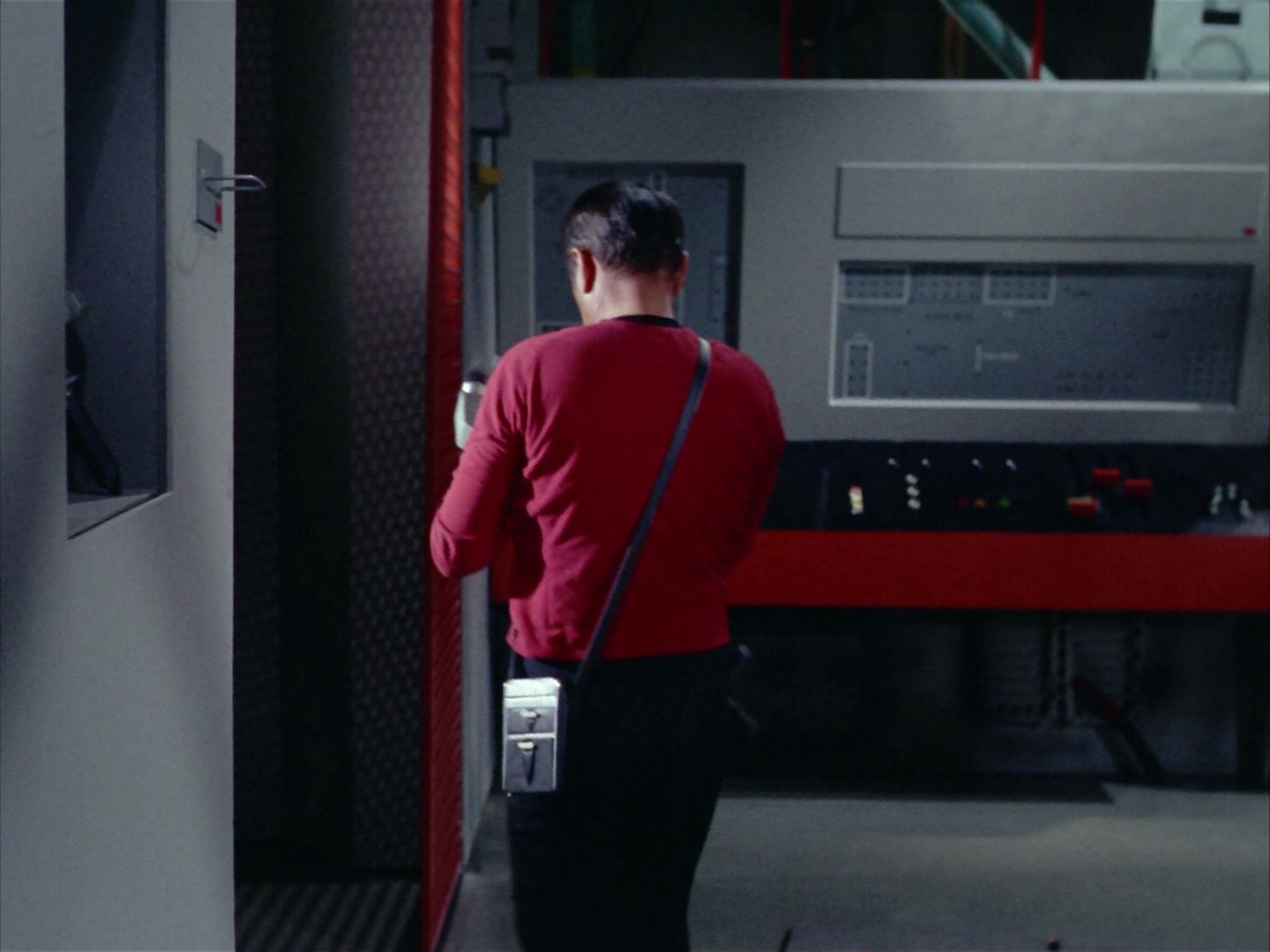 ariane179254_StarTrek_2x06_TheDoomsdayMachine_1648.jpg