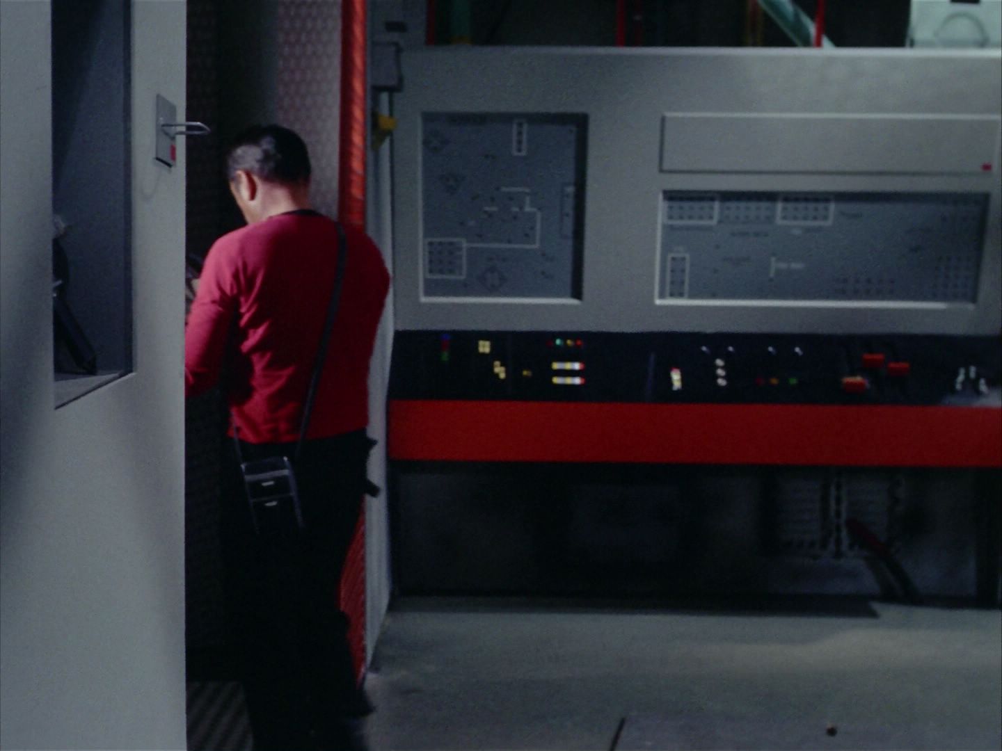 ariane179254_StarTrek_2x06_TheDoomsdayMachine_1649.jpg
