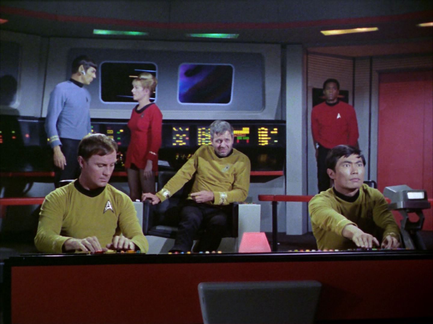 ariane179254_StarTrek_2x06_TheDoomsdayMachine_1853.jpg