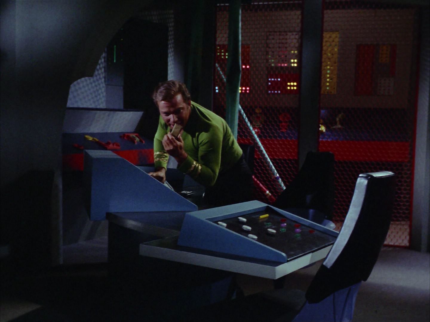 ariane179254_StarTrek_2x06_TheDoomsdayMachine_2000.jpg