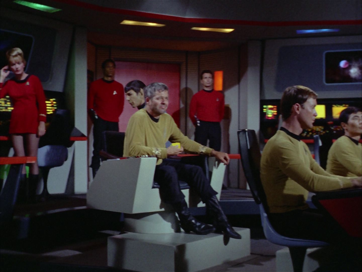 ariane179254_StarTrek_2x06_TheDoomsdayMachine_2122.jpg