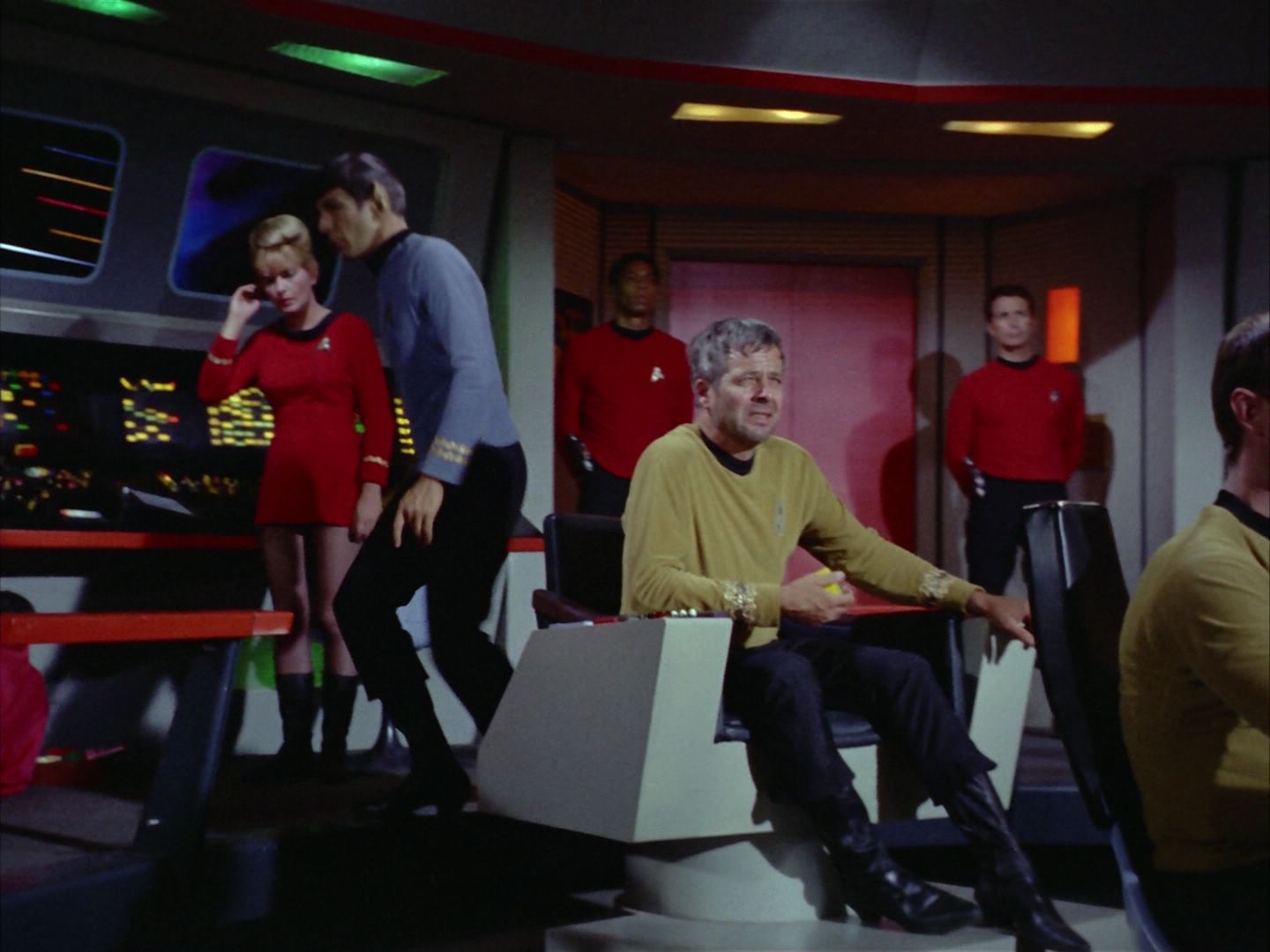ariane179254_StarTrek_2x06_TheDoomsdayMachine_2123.jpg