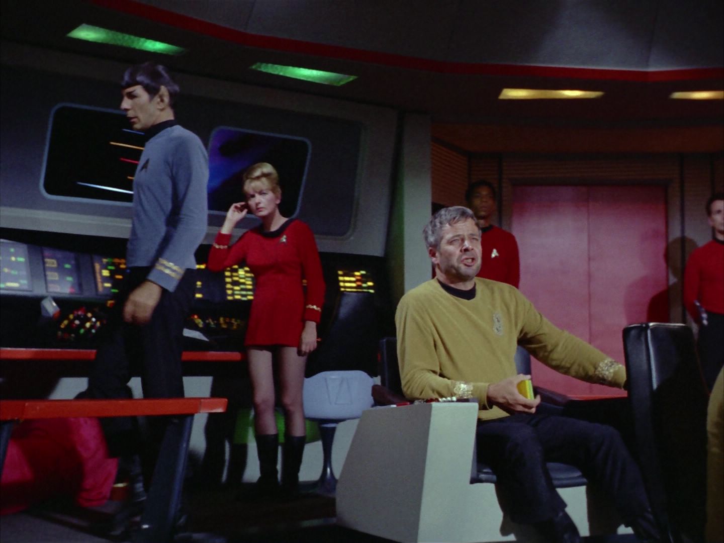 ariane179254_StarTrek_2x06_TheDoomsdayMachine_2124.jpg