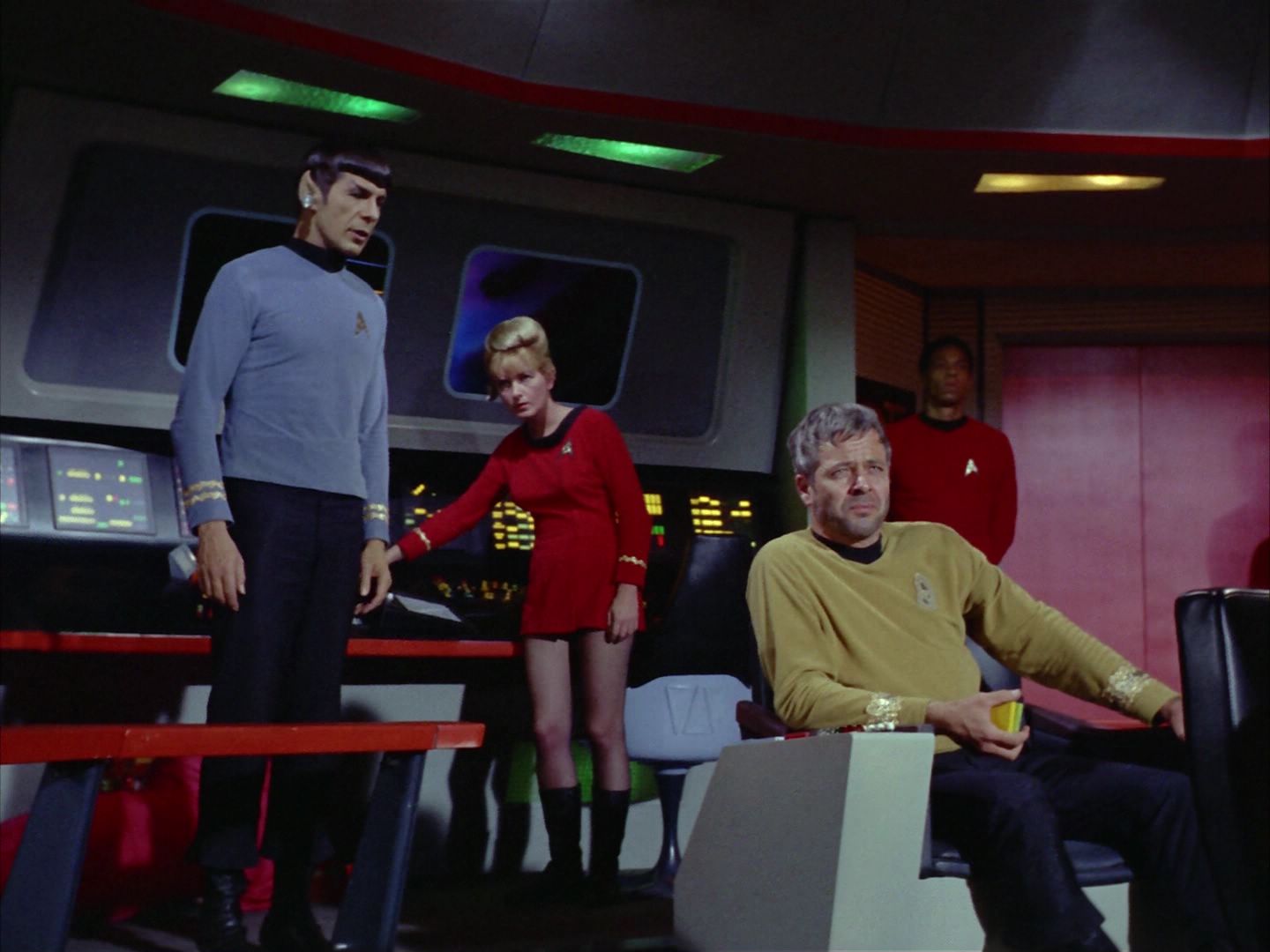 ariane179254_StarTrek_2x06_TheDoomsdayMachine_2127.jpg