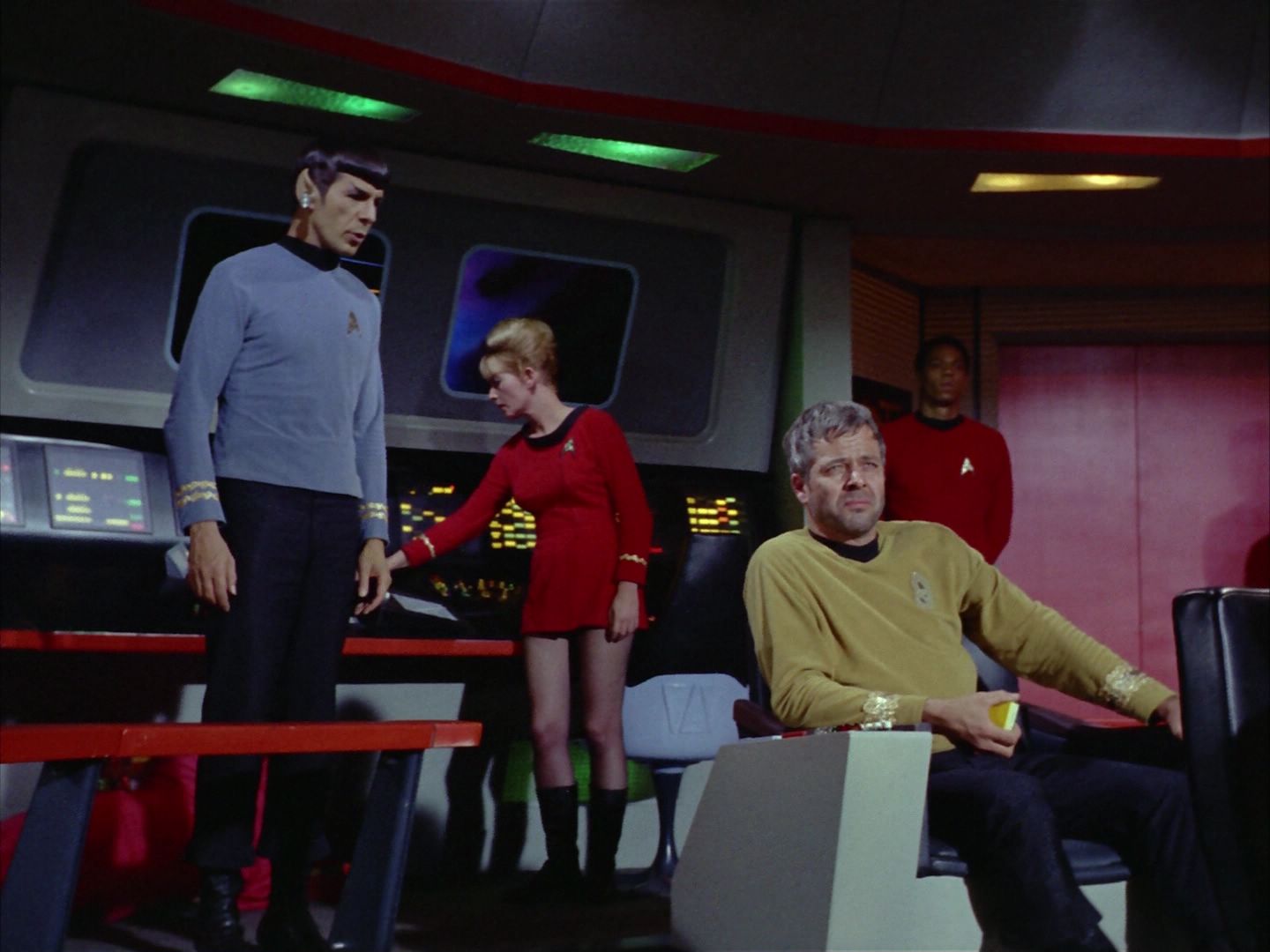 ariane179254_StarTrek_2x06_TheDoomsdayMachine_2131.jpg