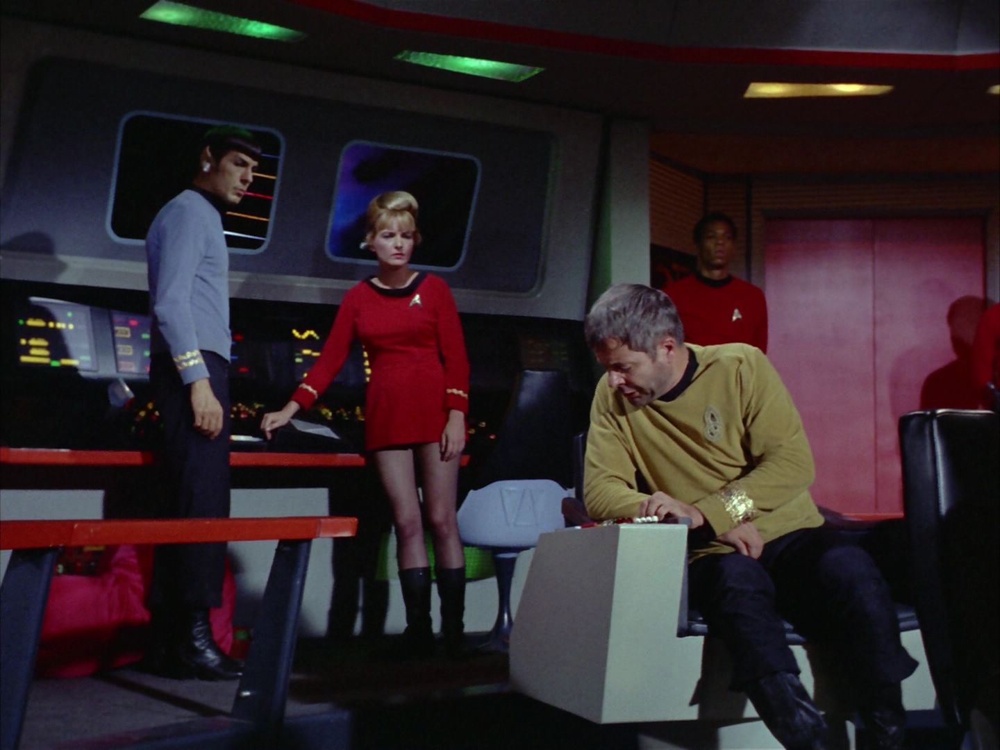 ariane179254_StarTrek_2x06_TheDoomsdayMachine_2188.jpg