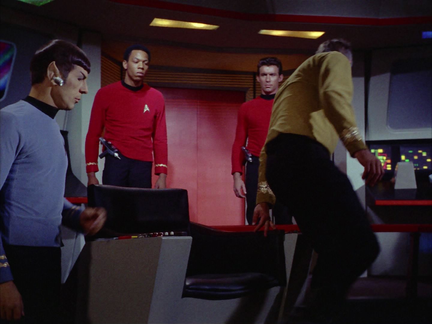 ariane179254_StarTrek_2x06_TheDoomsdayMachine_2351.jpg