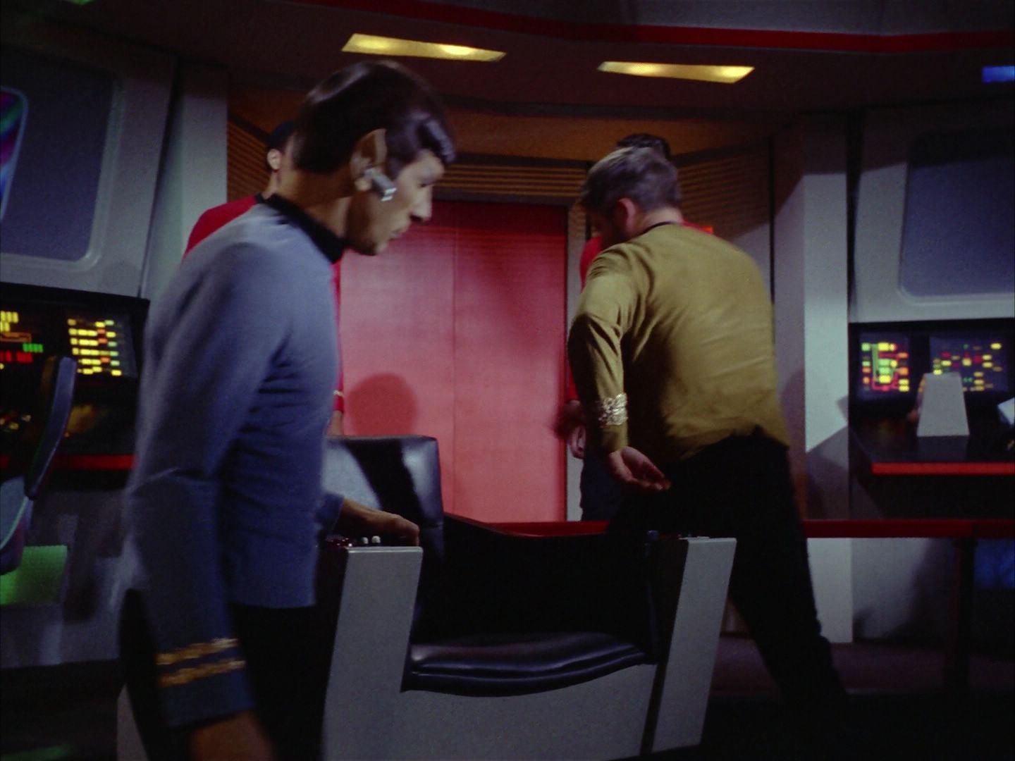 ariane179254_StarTrek_2x06_TheDoomsdayMachine_2352.jpg