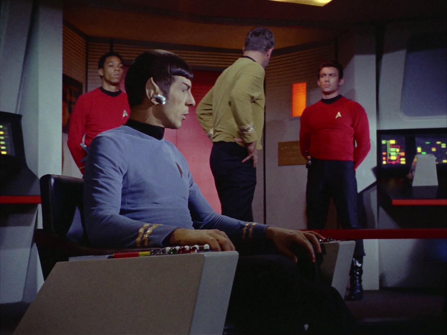 ariane179254_StarTrek_2x06_TheDoomsdayMachine_2359.jpg