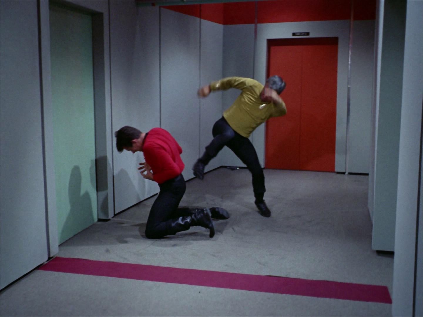 ariane179254_StarTrek_2x06_TheDoomsdayMachine_2431.jpg