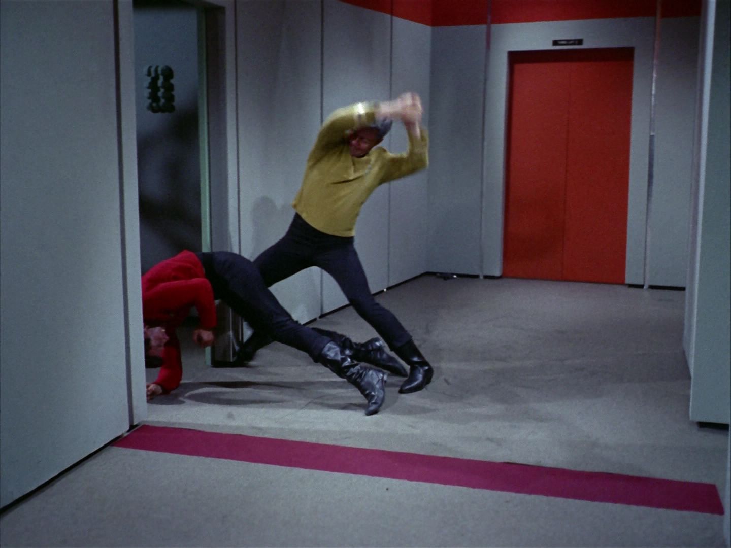 ariane179254_StarTrek_2x06_TheDoomsdayMachine_2433.jpg