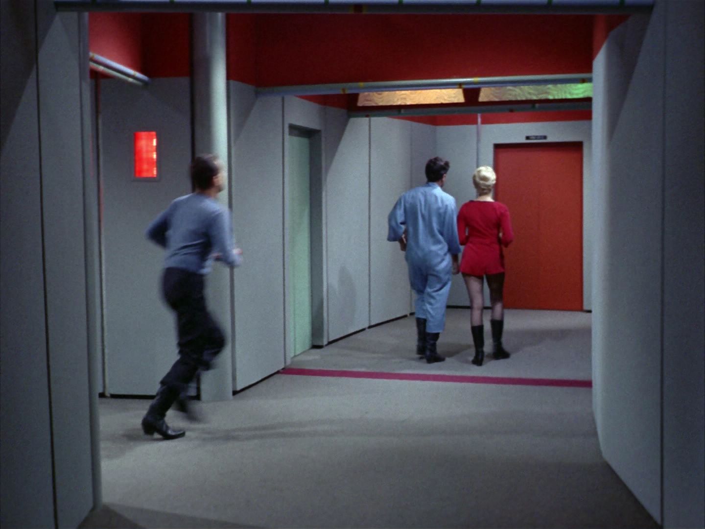 ariane179254_StarTrek_2x06_TheDoomsdayMachine_2459.jpg
