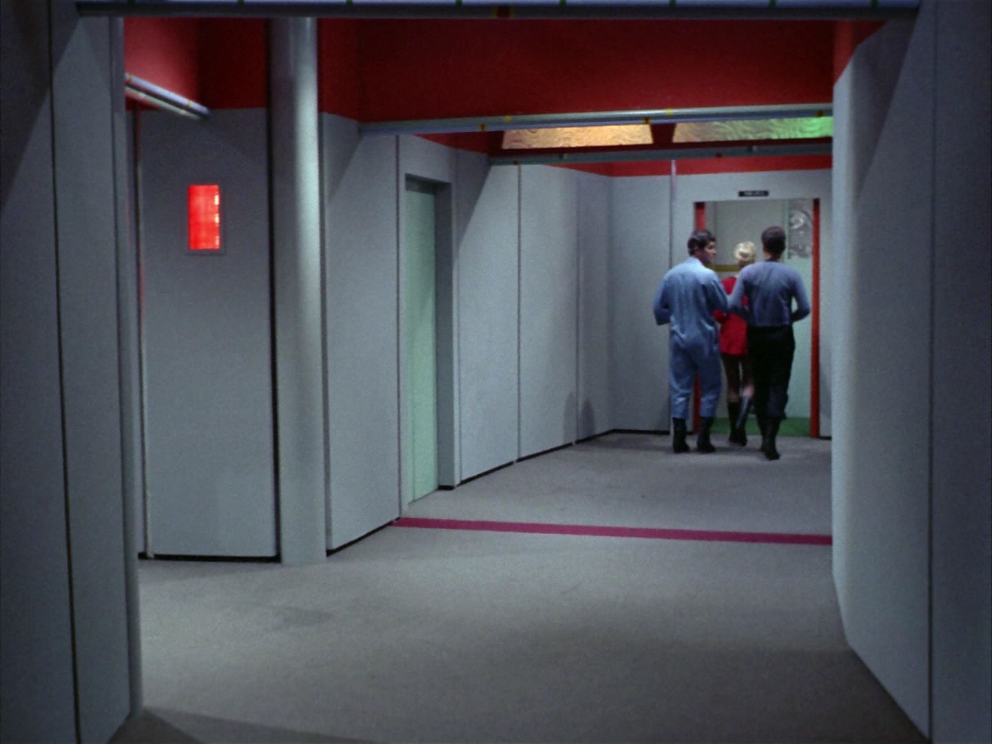 ariane179254_StarTrek_2x06_TheDoomsdayMachine_2462.jpg
