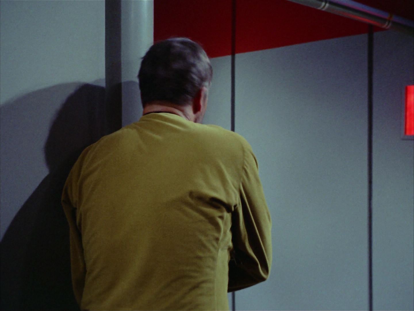 ariane179254_StarTrek_2x06_TheDoomsdayMachine_2474.jpg