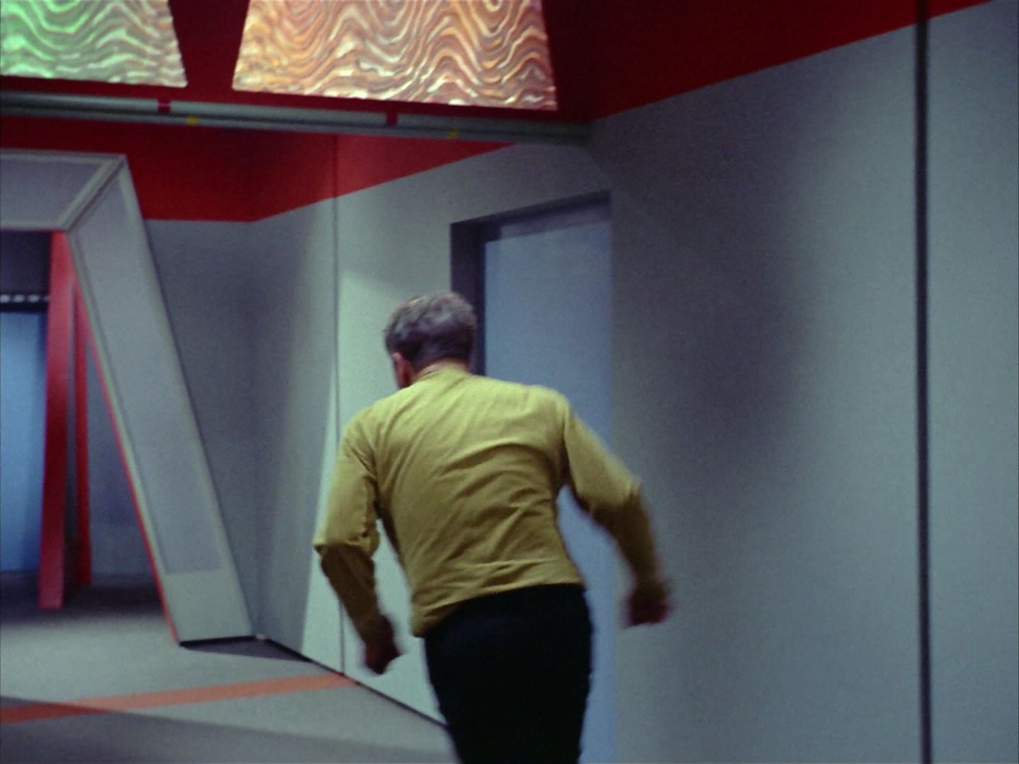 ariane179254_StarTrek_2x06_TheDoomsdayMachine_2479.jpg