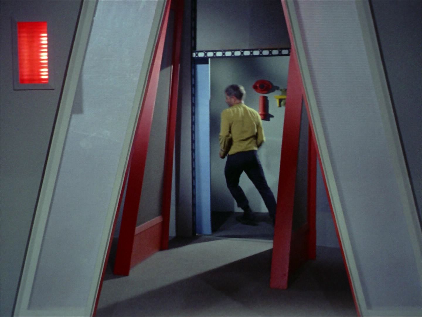 ariane179254_StarTrek_2x06_TheDoomsdayMachine_2482.jpg