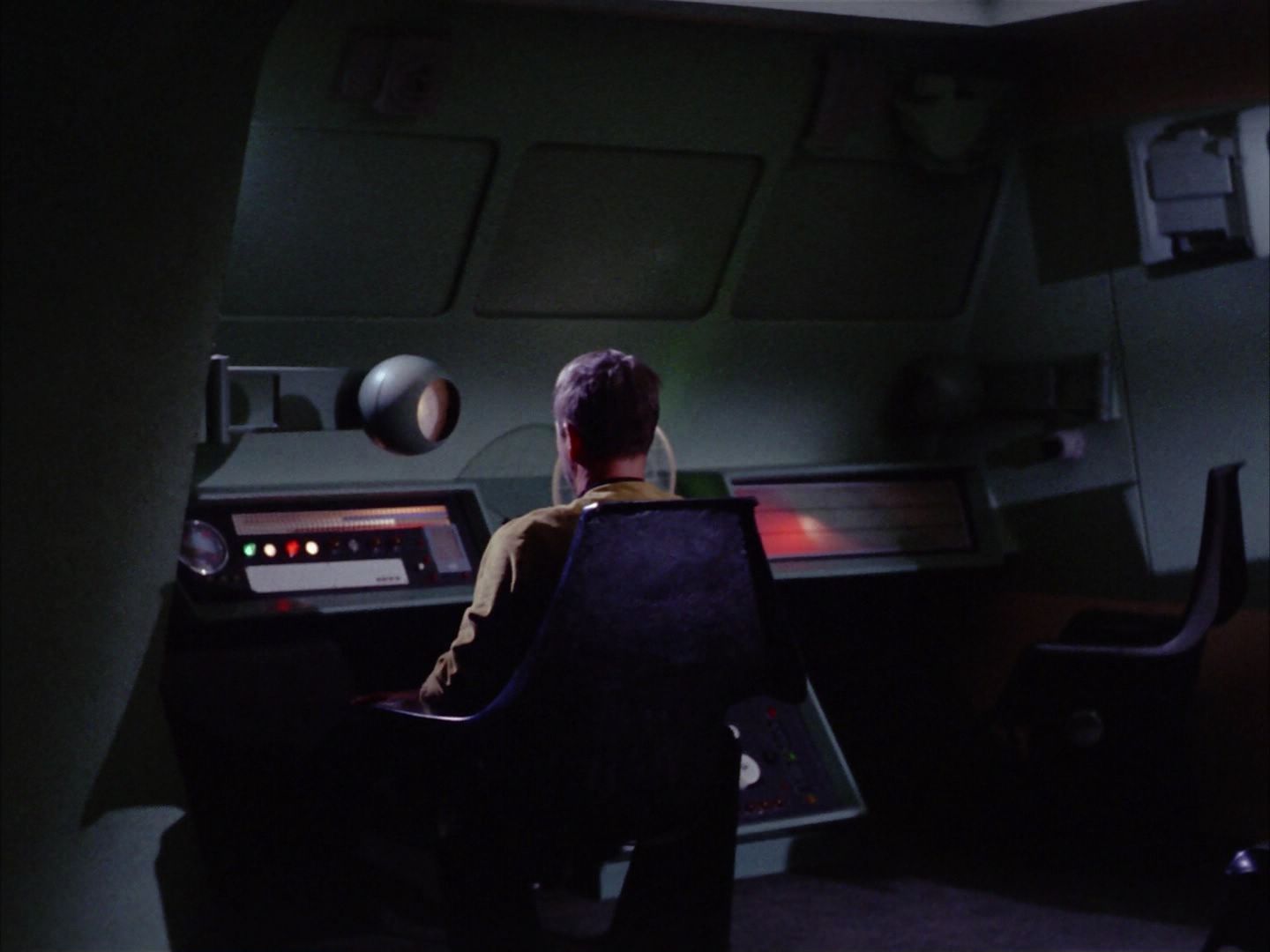 ariane179254_StarTrek_2x06_TheDoomsdayMachine_2574.jpg