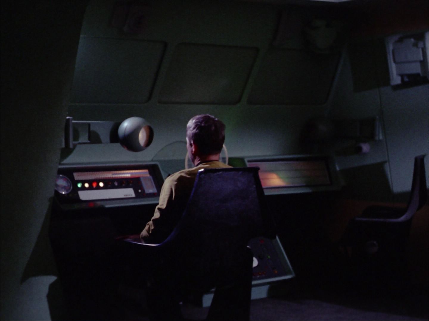 ariane179254_StarTrek_2x06_TheDoomsdayMachine_2575.jpg