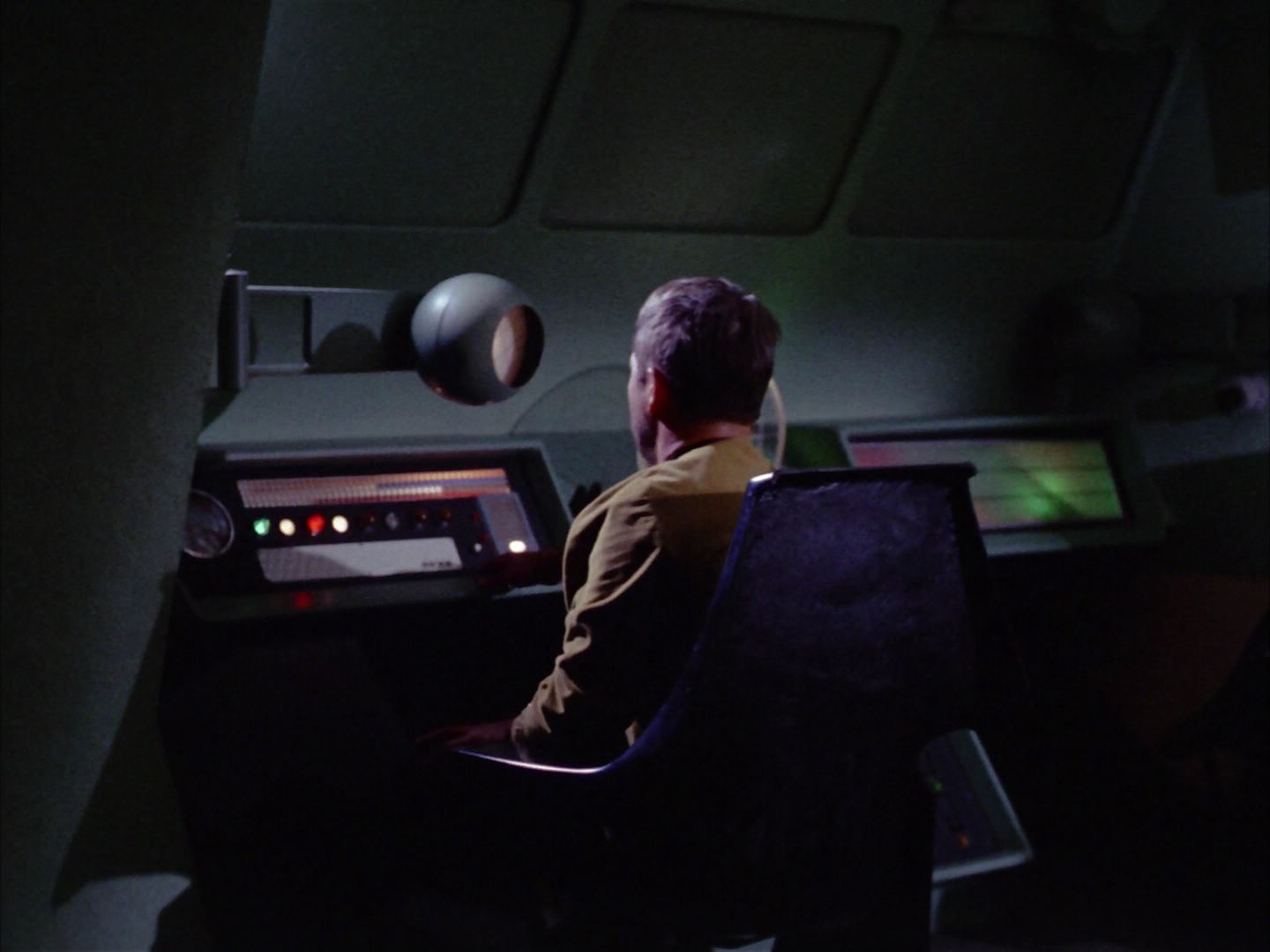 ariane179254_StarTrek_2x06_TheDoomsdayMachine_2580.jpg