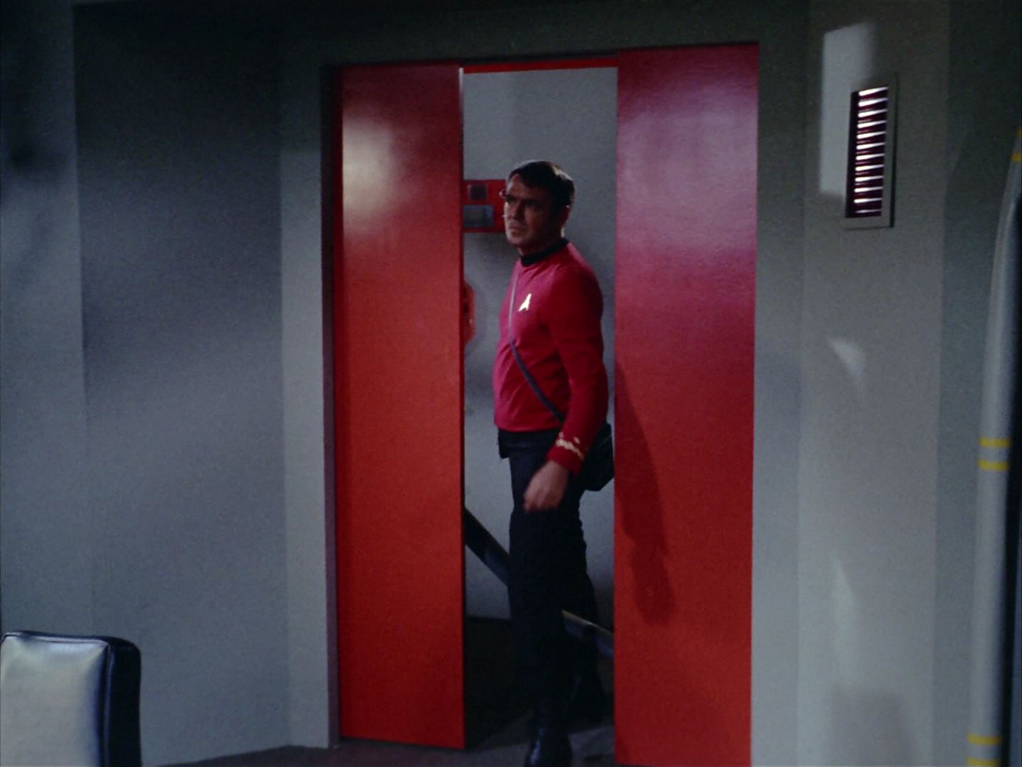 ariane179254_StarTrek_2x06_TheDoomsdayMachine_2968.jpg