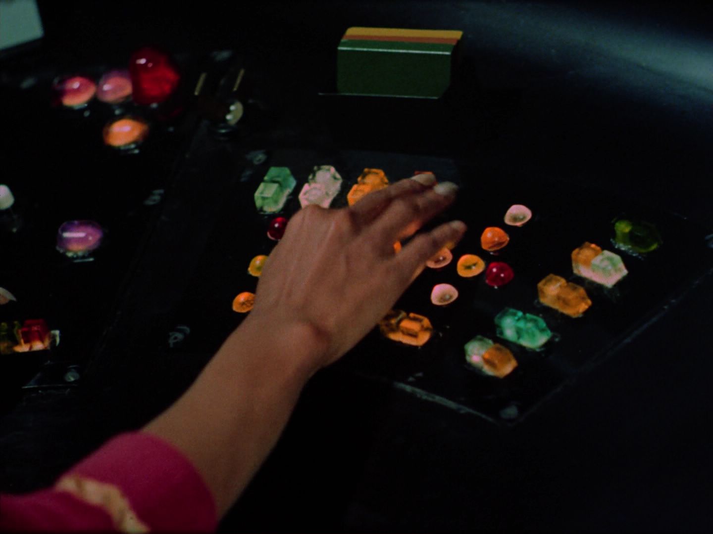 ariane179254_StarTrek_2x07_Catspaw_0007.jpg